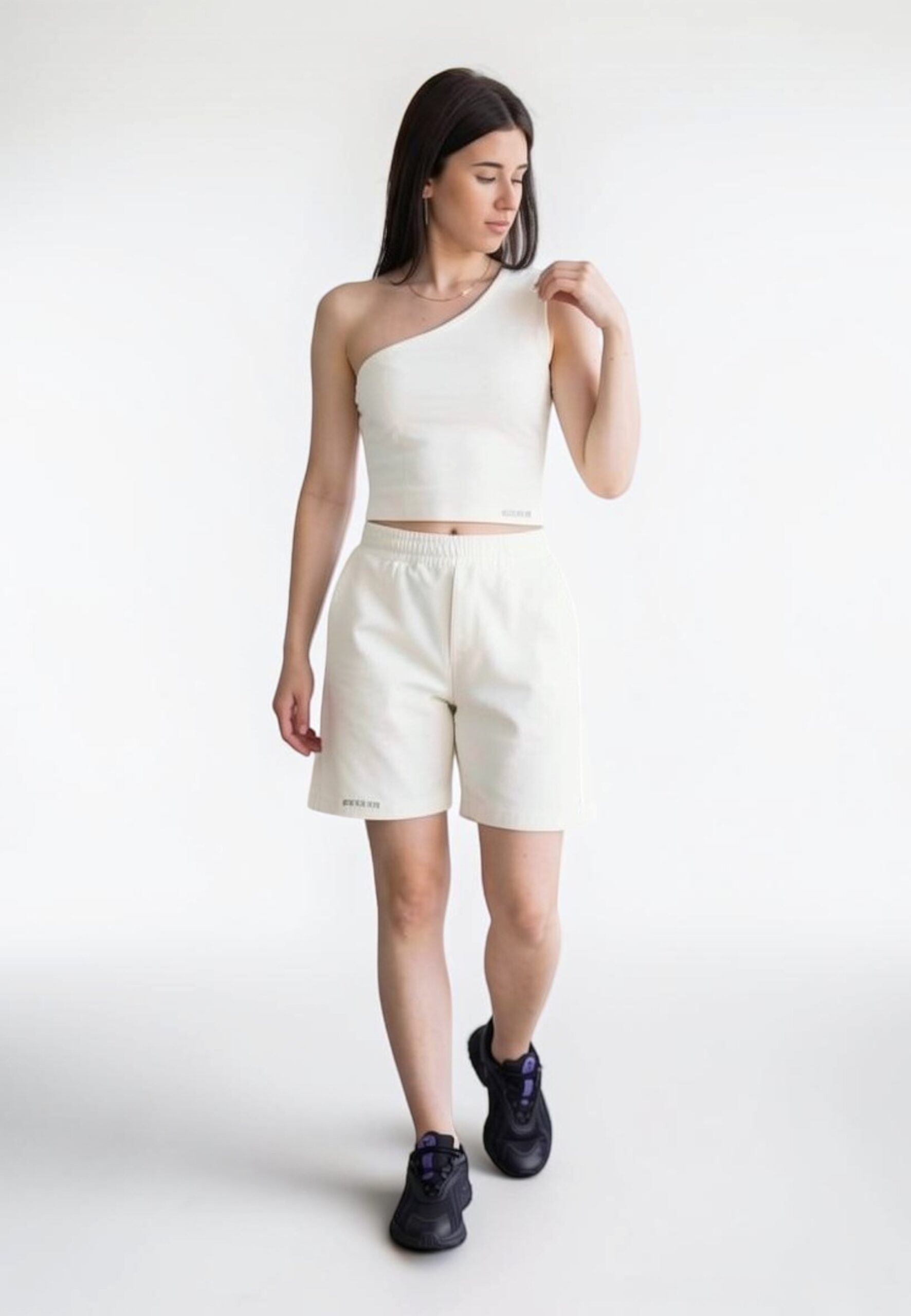 Compleu de vară pentru femei din bumbac premium - top cu umăr gol și pantaloni scurți 4 Compleu de vară pentru femei din bumbac premium - top cu umăr gol și pantaloni scurți - imagine 2