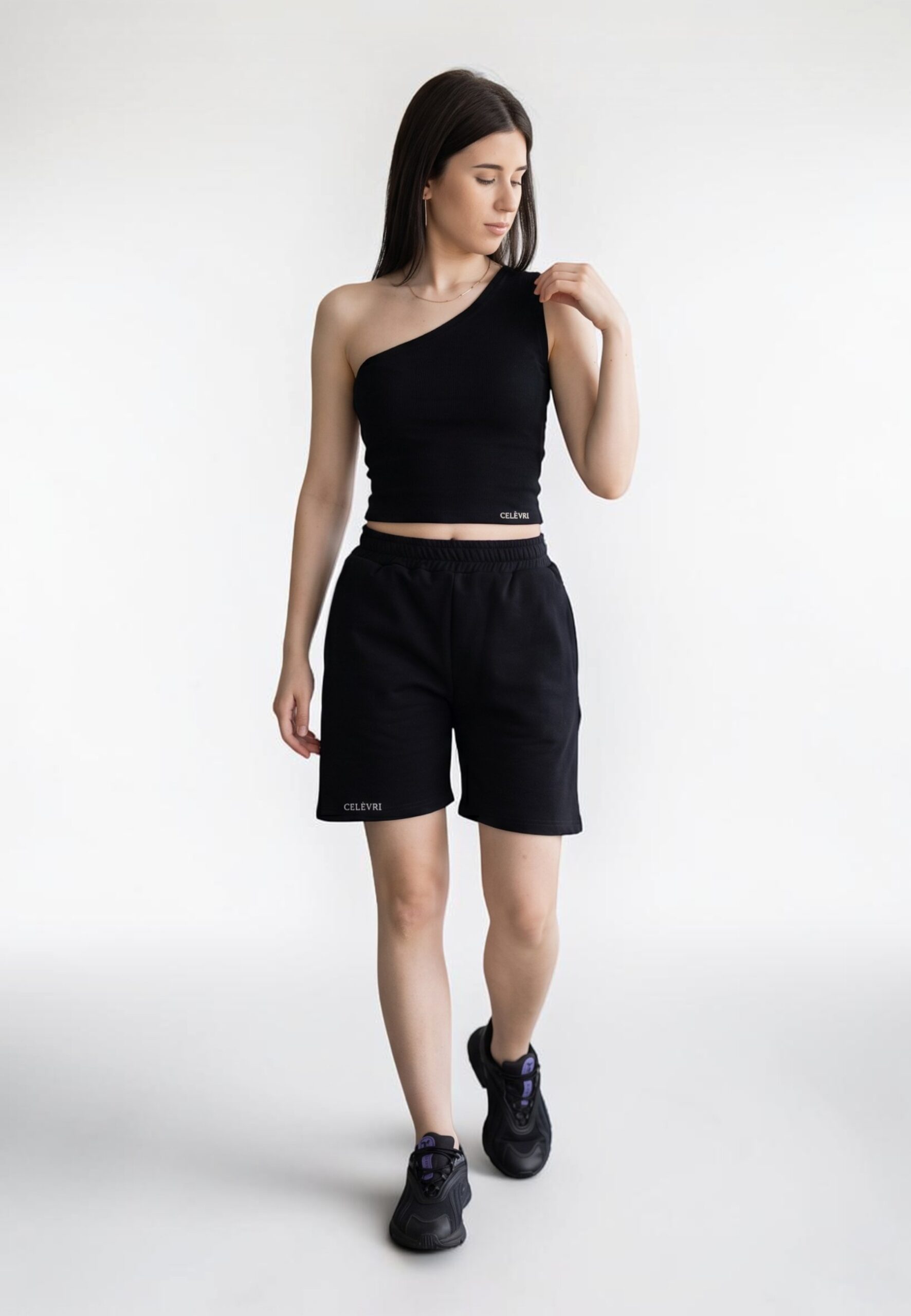 Compleu de vară pentru femei din bumbac premium - top cu umăr gol și pantaloni scurți 1 Compleu de vara pentru femei din bumbac premium top cu umar gol si pantaloni scurti 7 scaled