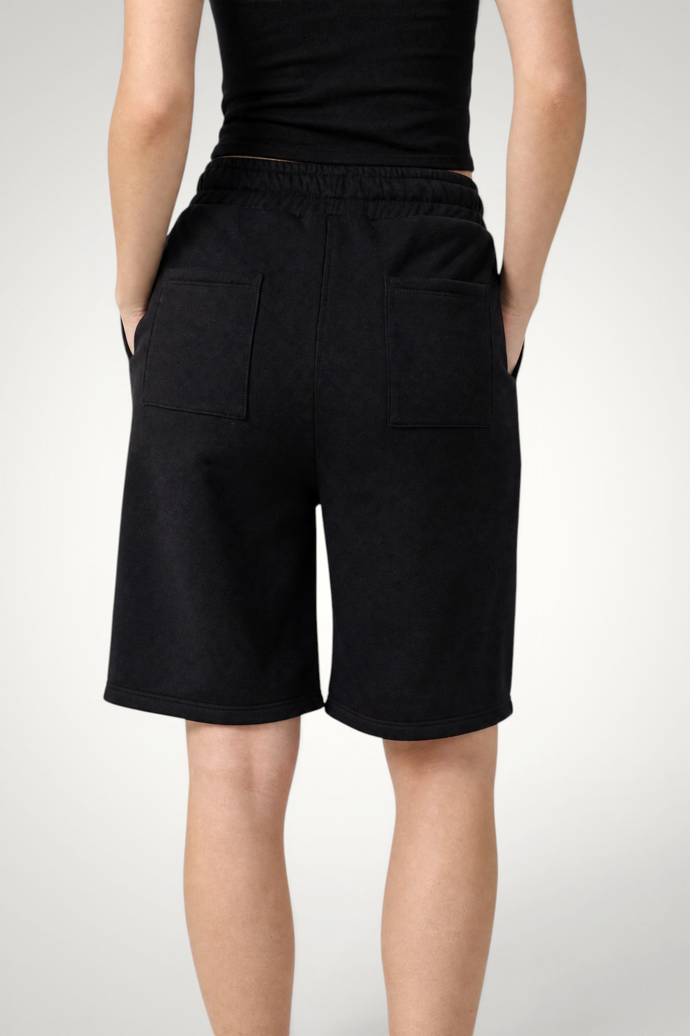 Pantaloni scurți din bumbac premium cu buzunare la spate | CELEVRI 4 Pantaloni scurți din bumbac premium cu buzunare la spate | CELEVRI - imagine 2
